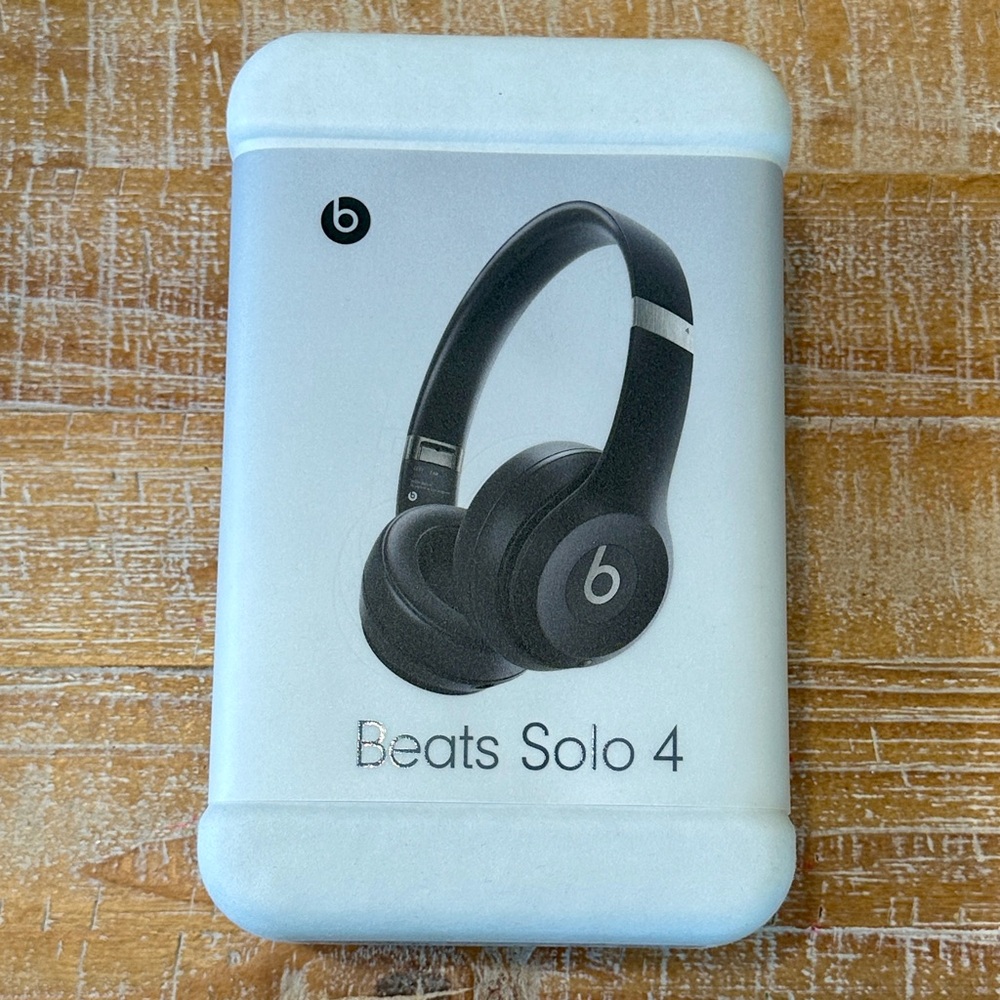 NEW Beats by Dre Solo 4 Headphones - Matte Black